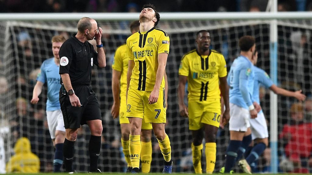 Burton Albiolin Scott Fraser turhautui Cityn tehtyä jo viidennen maalinsa. Vielä pahempaa oli luvassa.