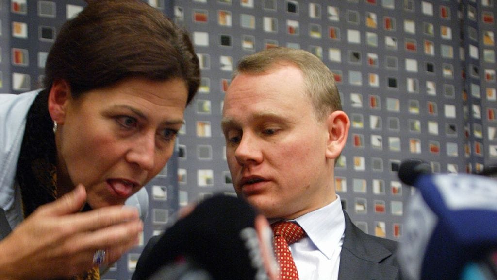 AKT:n puheenjohtaja Timo Räty ja viestintäpäällikkö Hilkka Ahde vuonna 2004.