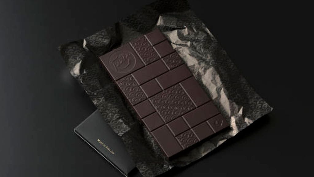 Pure dark -suklaalevy on jatkossa myös vegaaneille sopiva.