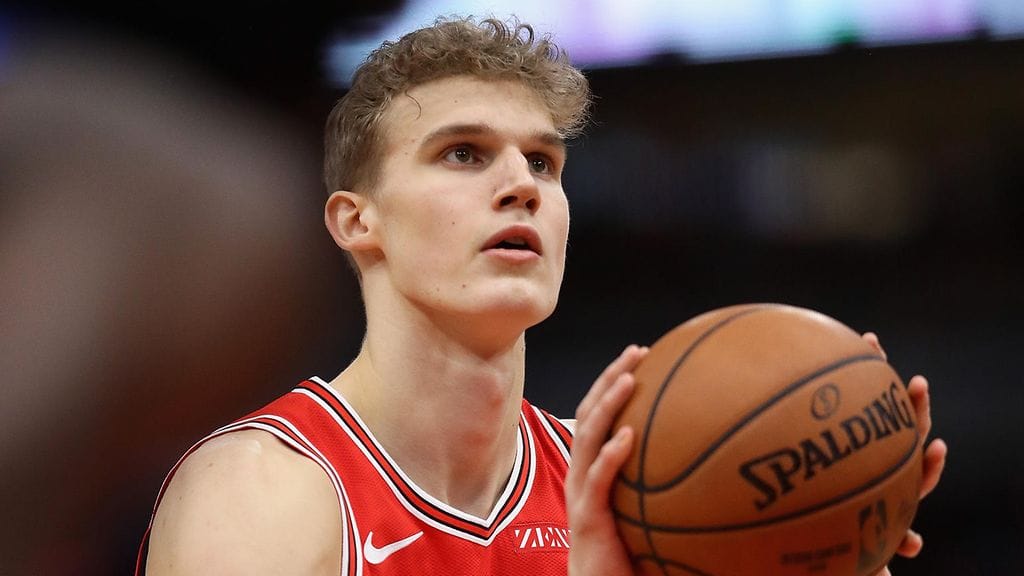 Lauri Markkanen heitti kymmenen pistettä. Chicagon tappiopelissä.