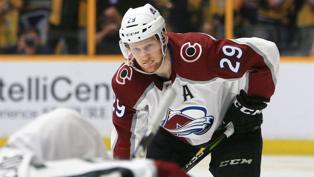 Nathan MacKinnon otti kovasanaisesti yhteen Coloradon päävalmentajan kanssa,