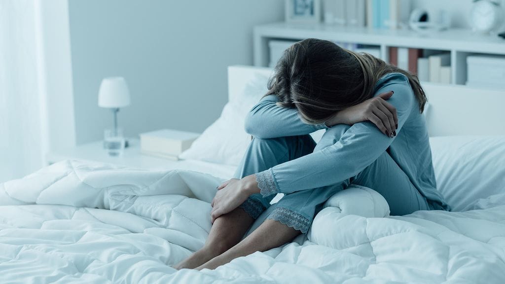 Unettomuuden syy on usein stressi. Persoonallisuus kuitenkin vaikuttaa siihen, miten unettomuutta kannattaa hoitaa. Kuvituskuva.