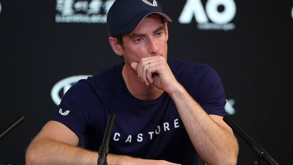 Andy Murray tunteiden vallassa tiedotustilaisuudessa.