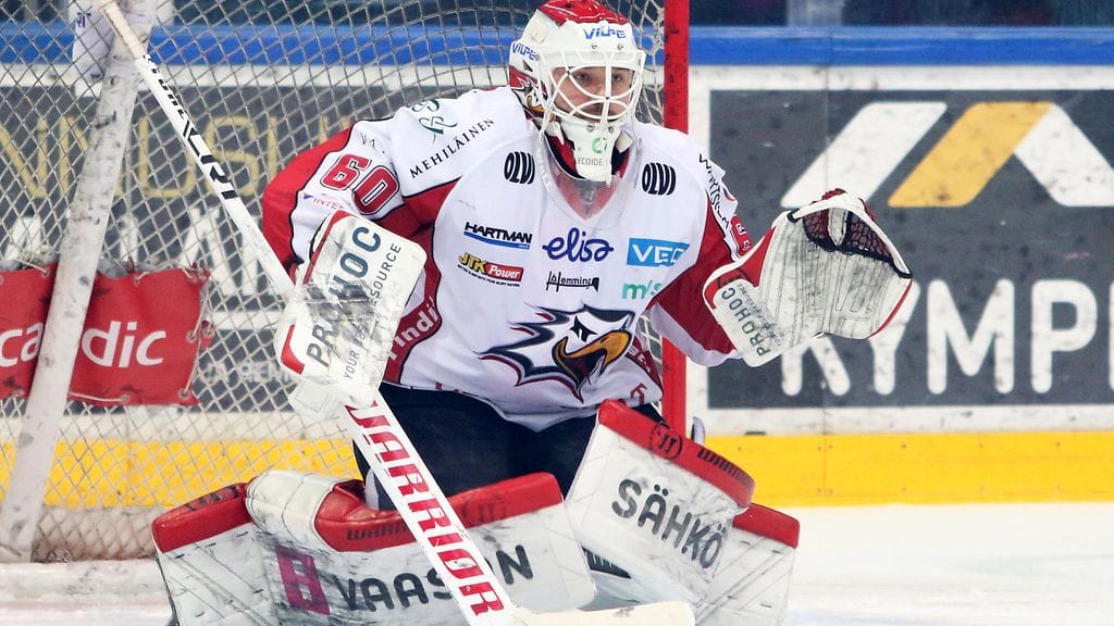 Mika Järvinen otti muutaman upean torjunnan Kärppiä vastaan Vaasassa.