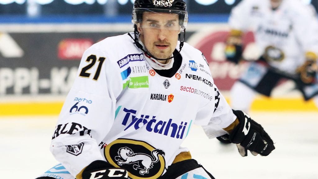 Otto Karvinen tarjosi fyysiyyttä Vaasassa.