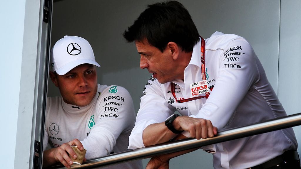 Toto Wolff vaatii Valtteri Bottakselta paljon.