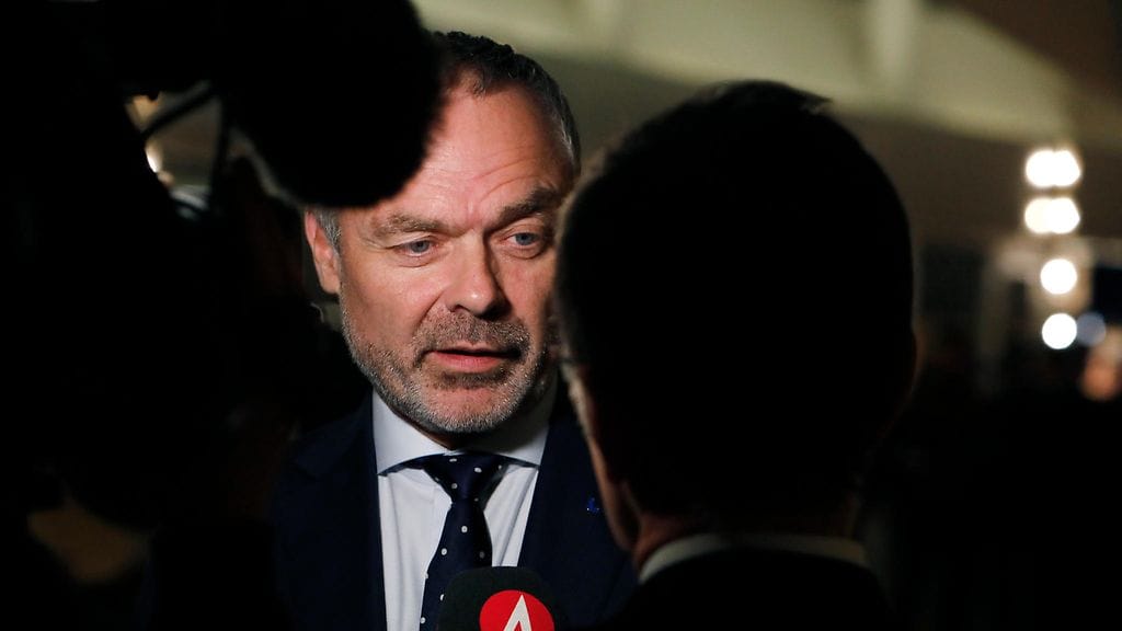 Ruotsissa liberaalipuolueen johto ja valtiopäiväryhmä tukevat sosiaalidemokraattien puheenjohtajaa Stefan Löfveniä pääministeriksi, sanoo liberaalien johtaja Jan Björklund.