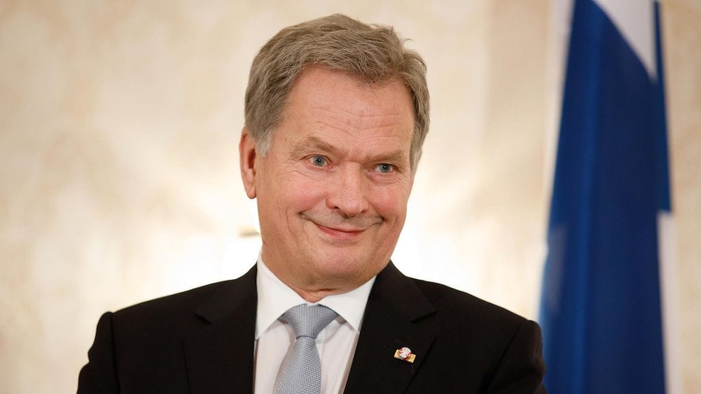 Sauli Niinistö onnitteli Tyttöleijonia.