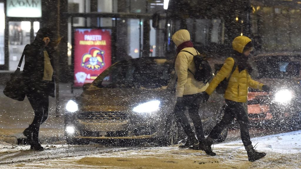 Suureen osaan maata saadaan alkavalla viikolla lisää lunta, ja pakkanen kiristyy yleisesti loppuviikkoa kohden mentäessä.