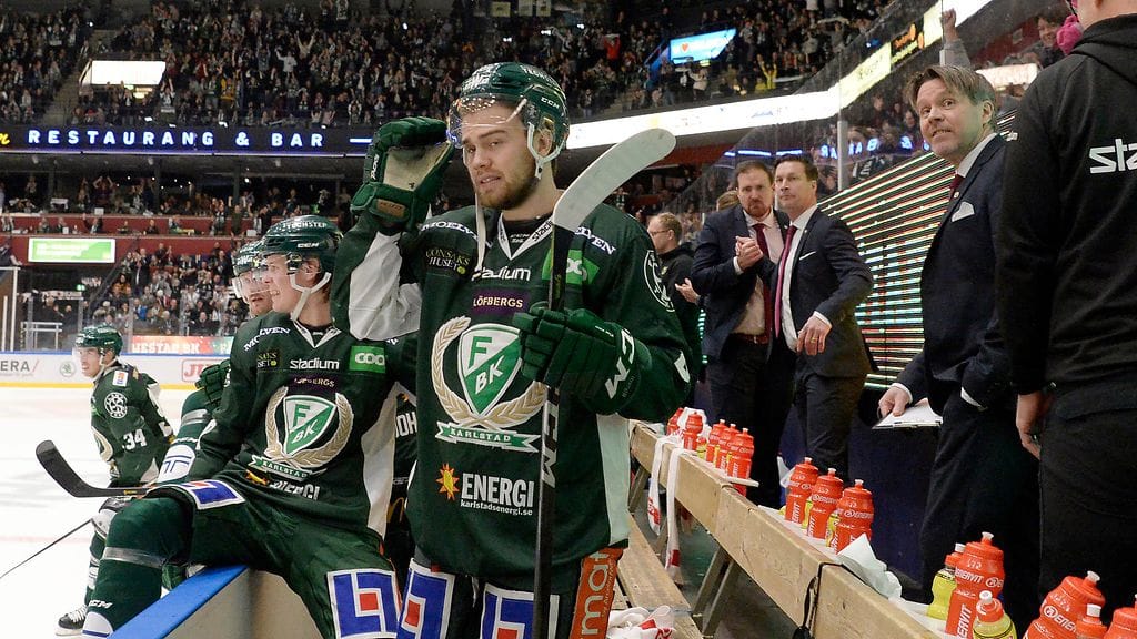 Färjestadin vaihtoaitiossa alkoi rytinä Malmö-ottelun avauserässä. Kuva aiemmasta SHL-ottelusta.