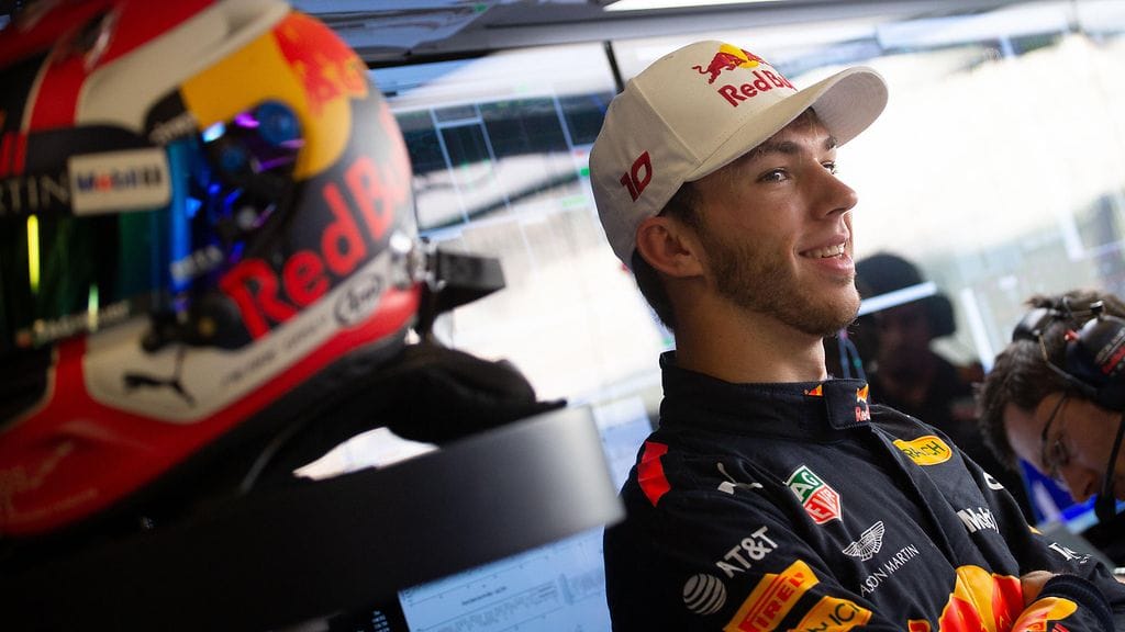 Pierre Gasly ajaa nyt hulppealla Aston Martinilla.
