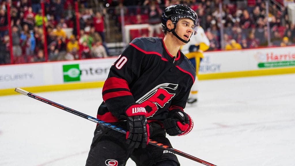 Sebastian Aho hurjasteli tehot 3+1 Nashville Predatorsia vastaan.