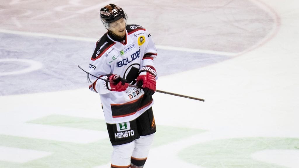 Ässissäkin piipahtanut Lauri Tukonen joutuu jälleen uuden seuran etsintään.