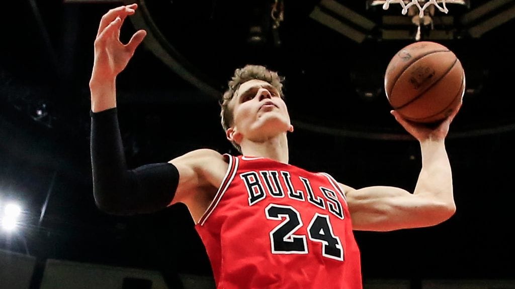 Lauri Markkanen oli Chicagon paras pistemies Utah Jazzia vastaan.