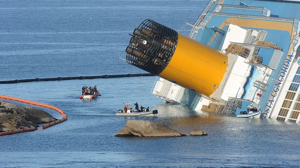 Italiassa on tuomittu 5 miestä taposta risteilyalus Costa Concordian karilleajossa. Kapteenin tuomio tulee myöhemmin.