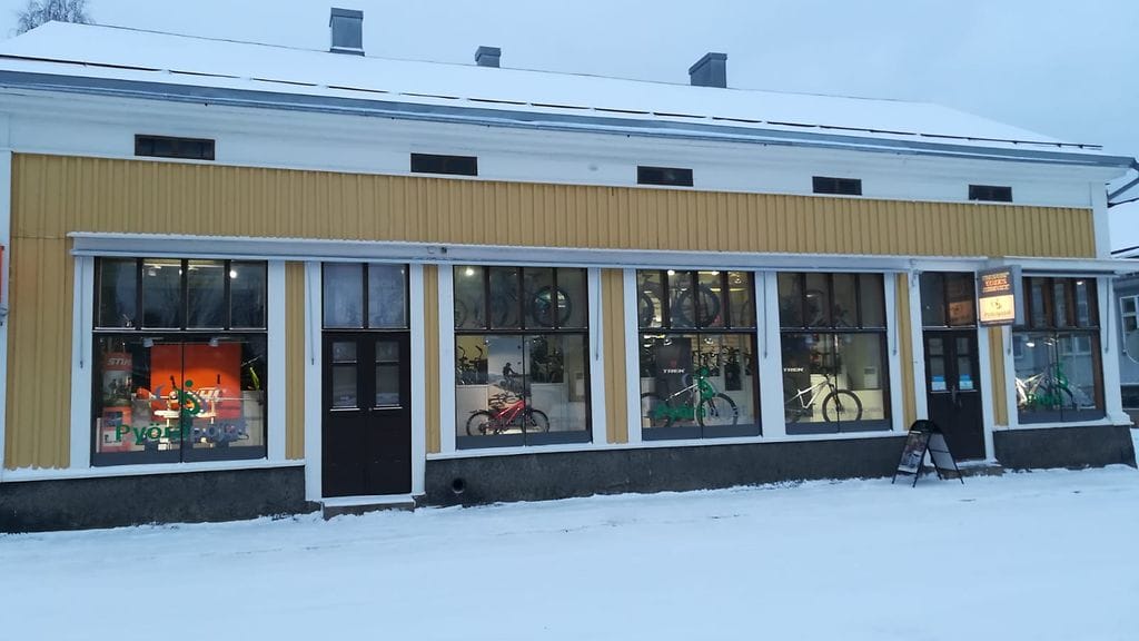 Kokkolassa sijaitsevasta pyöräliike Pyöräpojat Oy:stä anastettiin kymmenien tuhansien eurojen arvosta tavaraa maanataina.