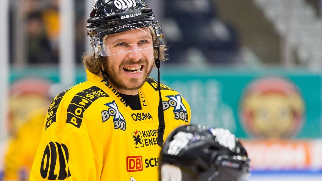 Ryan Wilson jysäytti jykevän taklauksen Helsingissä.