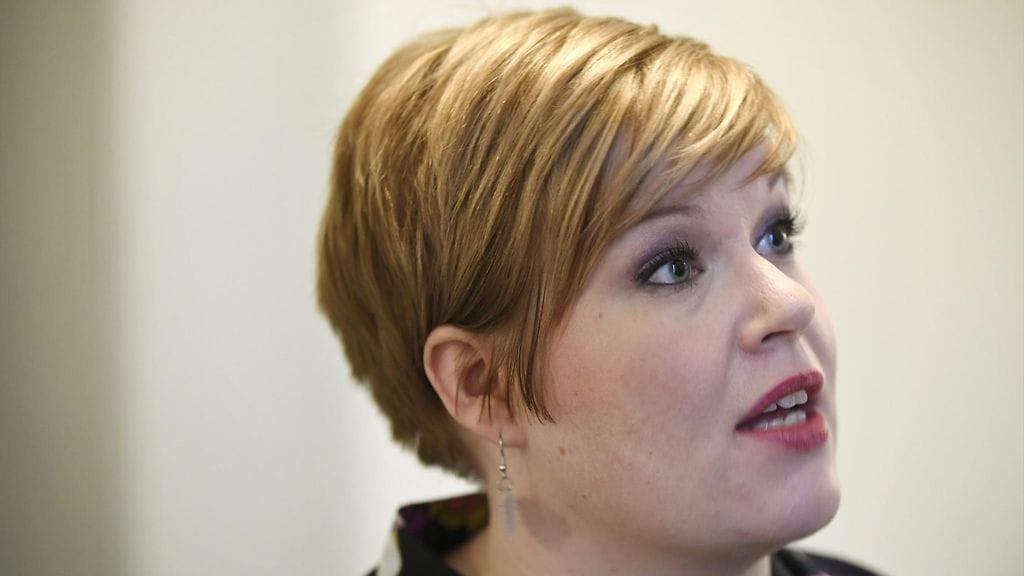 Ministeri Saarikko korostaa, että omaishoidosta käytävä keskustelu voi koskea ketä tahansa, sillä kuka vain voi päätyä hoitajaksi tai hoidettavaksi.