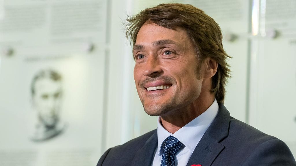 Teemu Selänne palkittiin Urheilun lähettiläänä Suomen Urheilugaalassa.