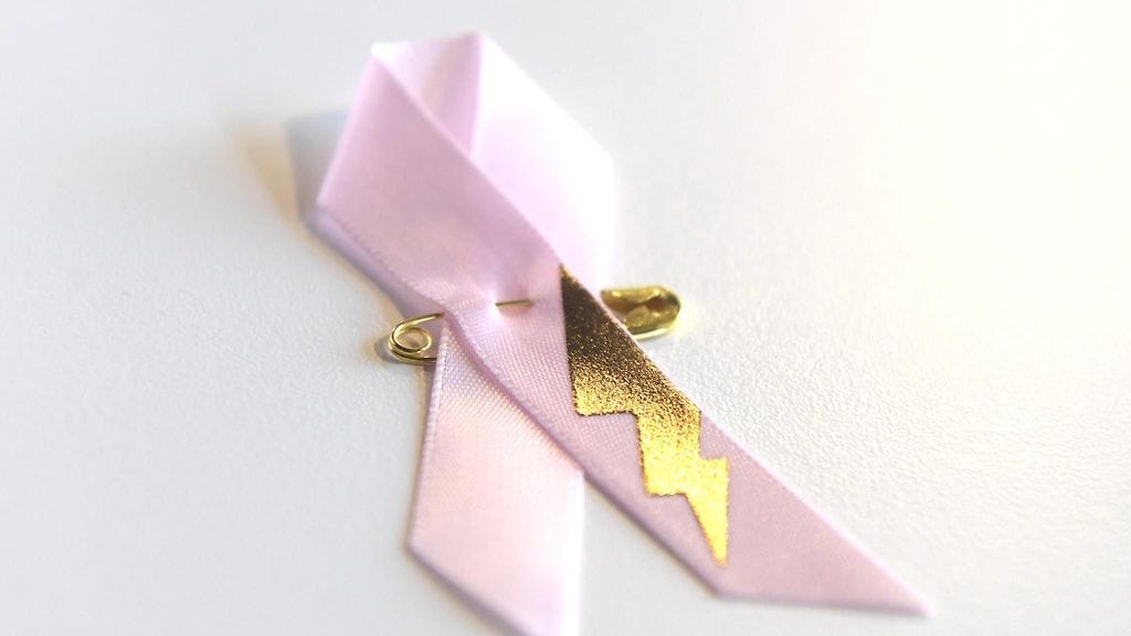 Syöpäsäätiön Roosa nauhoja myytiin viime vuoden keräyksessä ensimmäistä kertaa yli miljoonalla eurolla, kertoo säätiö tiedotteessaan.