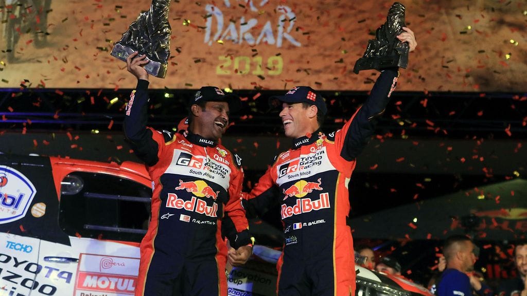 Nasser Al-Attiyah (oik.) juhli Dakar-voittoa ranskalaisen kartturinsa Matthieu Baumelin kanssa.