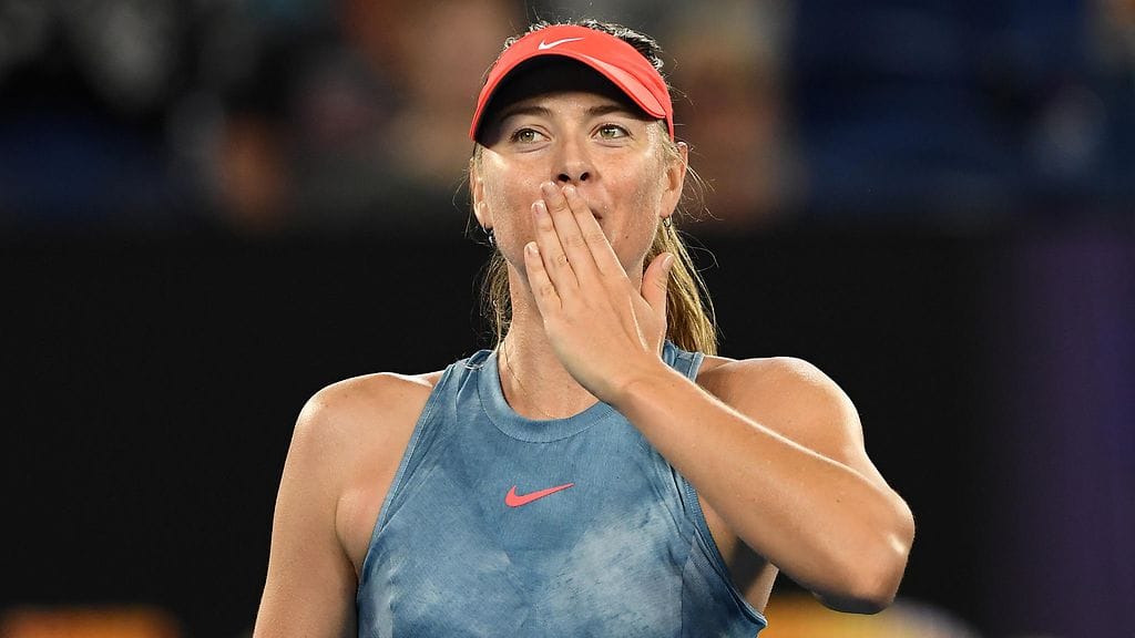 Maria Sharapova jatkaa Australian avoimissa neljännelle kierrokselle.