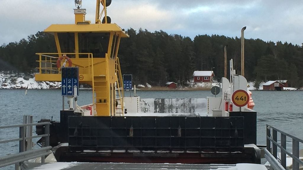 Merivartiosto tutkii rahtialuksen ja lossin läheltä piti -kolaria Ahvenanmaalla, kertoo merivartiosto Twitterissä.