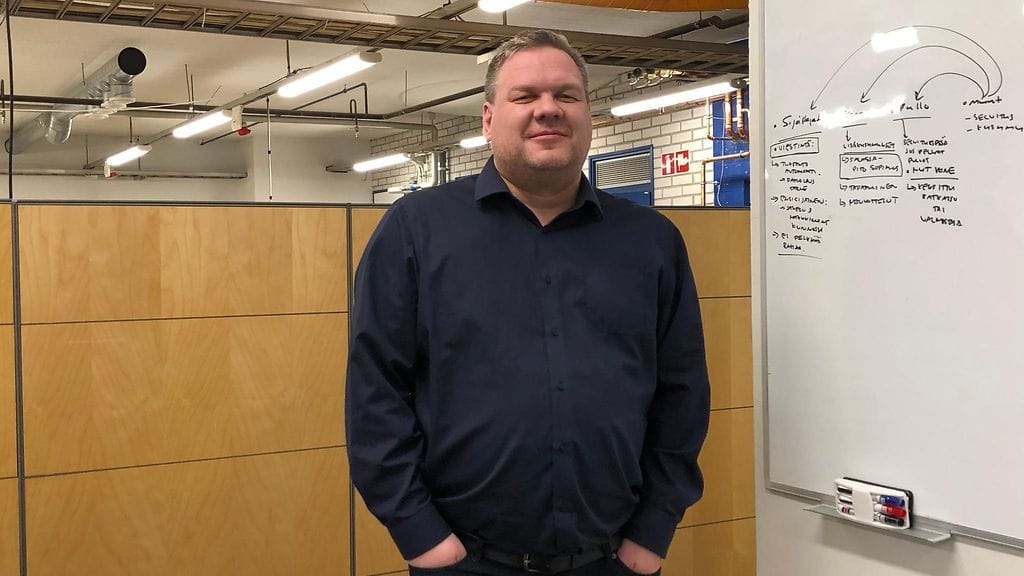 pahvipullo, yrittäjä, keksijä Kaj Pelamo, Esbottle