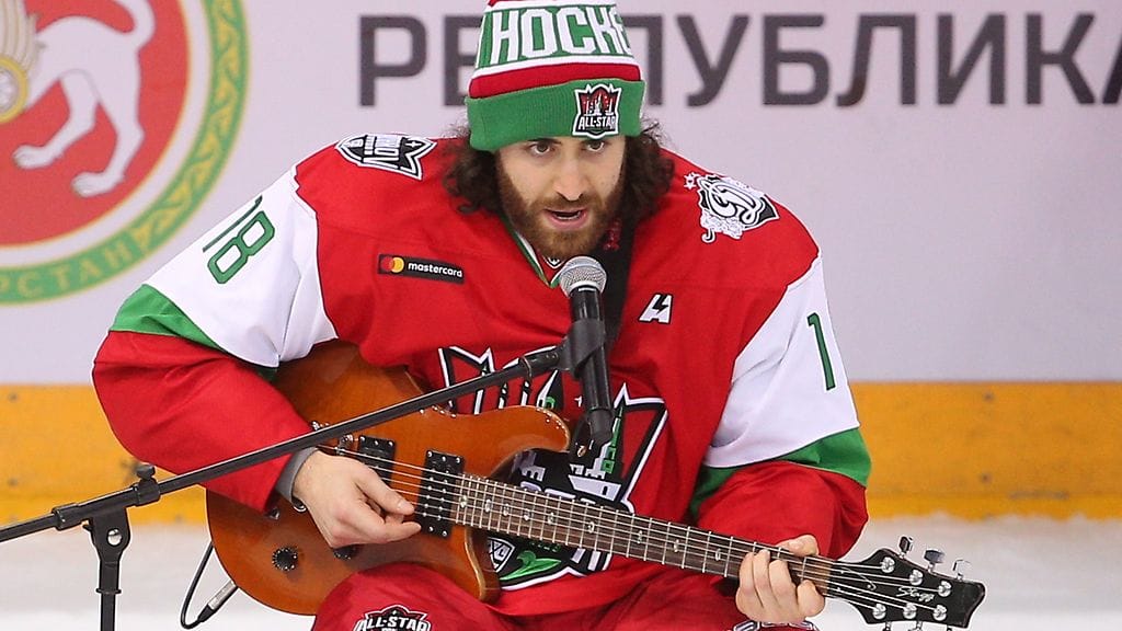 Viime kaudella SM-liigassa KalPaa edustanut Mathew Maione hurmasi KHL:n tähdistötapahtumassa lauluesityksellään.