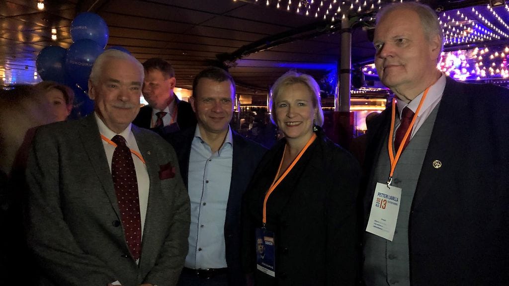 Puheenjohtaja Petteri Orpo omiensa parissa kokoomuksen risteilyllä 19.1.2019. 2