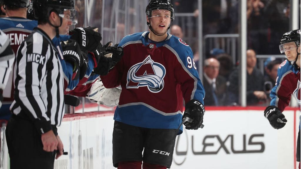 Colorado Avalanchen Mikko Rantanen teki kaksi maalia Los Angeles Kingsiä vastaan.