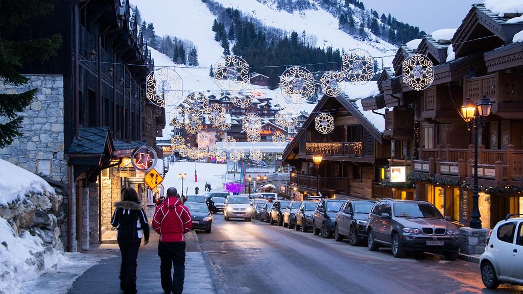 Courchevelin laskettelukeskus sijaitsee Ranskan Alpeilla.