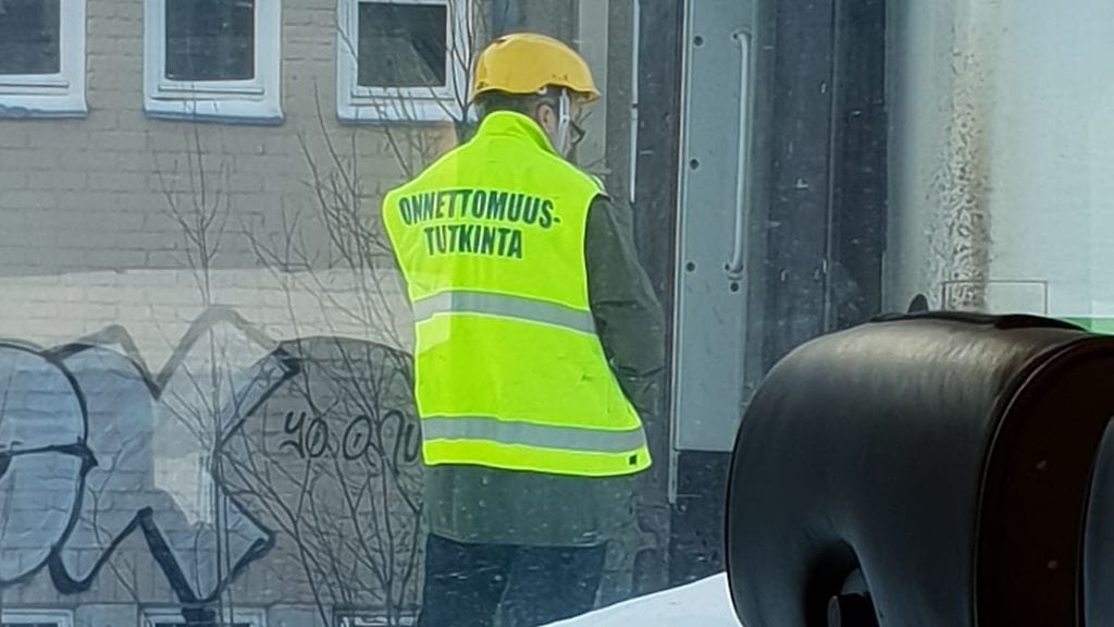 Kuva otettu juuri, kun korvaava juna lähti eteenpäin Lahdesta.