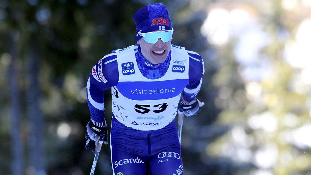 Iivo Niskanen hiihti voittoon sunnuntaina Viron Otepäässä 15 kilometrin perinteisen kisassa.