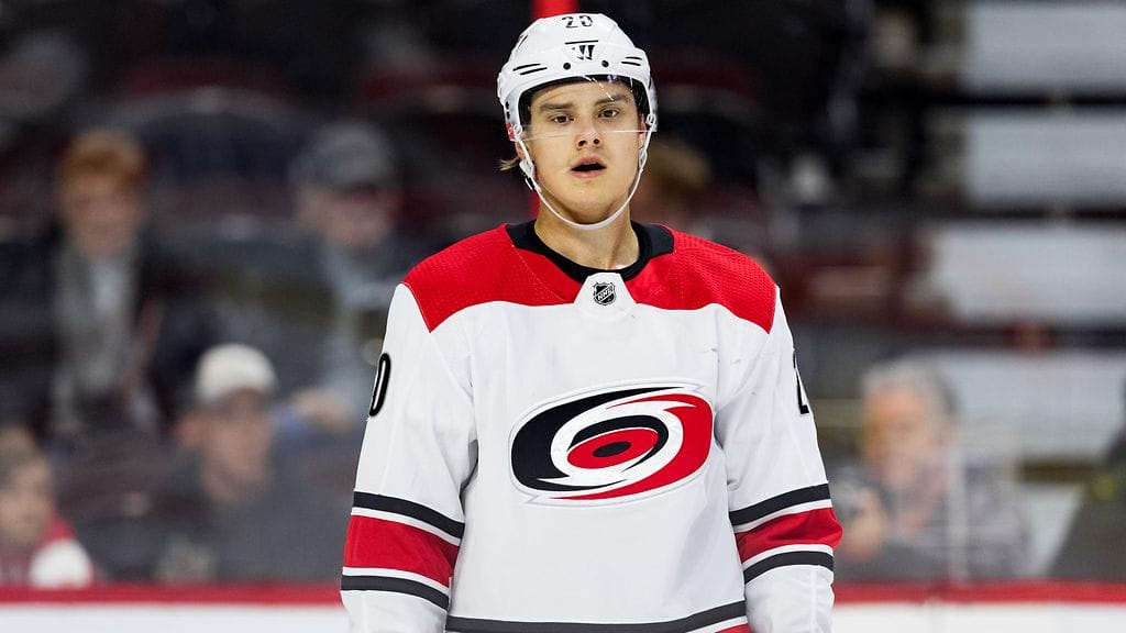 Sebastian Aho saalisti kaksi syöttöpistettä yön NHL-kierroksella.