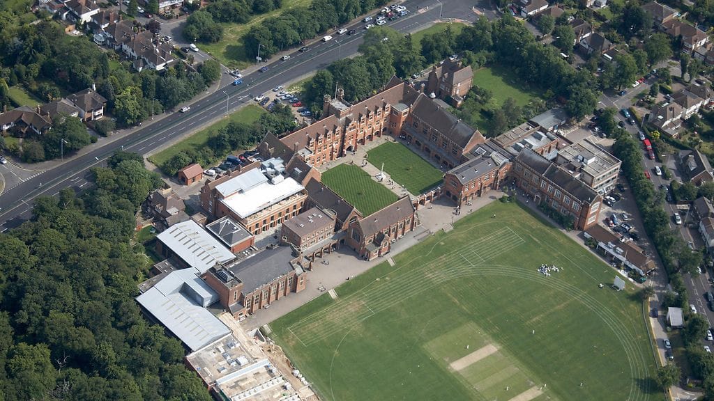 Iso-Britannian Southamptonissa on jouduttu sulkemaan yläaste jo kahden päivän ajaksi koulua piinaavan flunssa-aallon vuoksi, kertoo brittimedia.