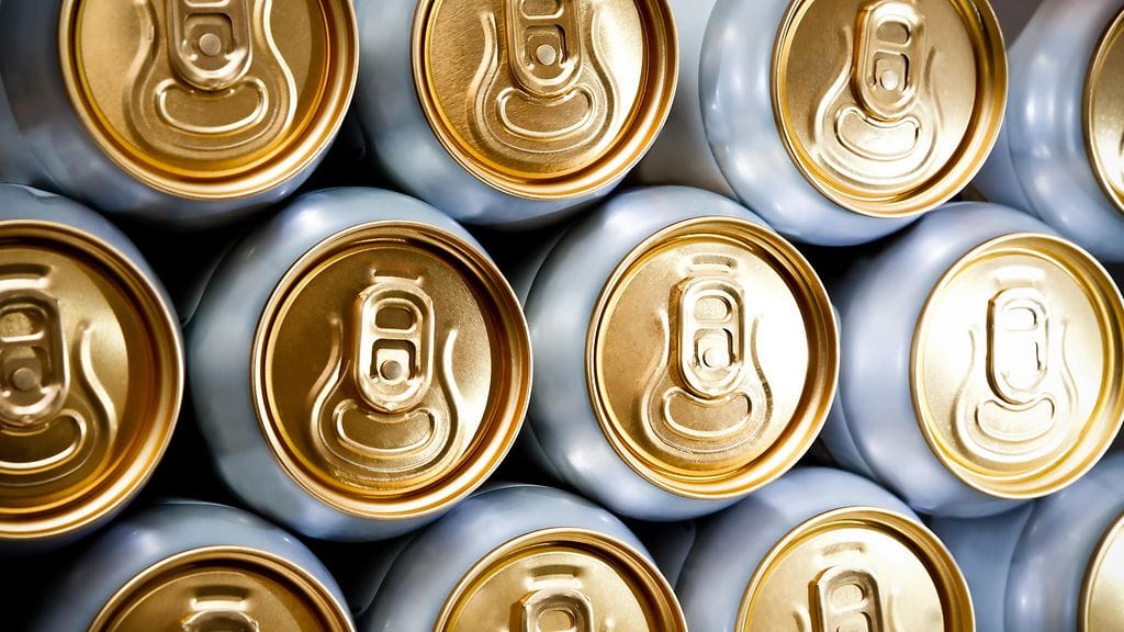 Etiketeissä käytetty aine on saattanut aiheuttaa virhemakua oluttölkeissä. Takaisinvedon on tehnyt Panimo Himo, mutta ongelma saattaa koskea myös muita panimoita. Kuvituskuva.