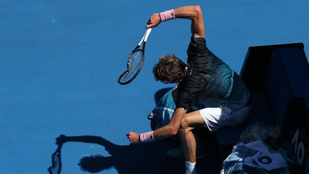 Alexander Zverev paiskoi mailansa mäsäksi.