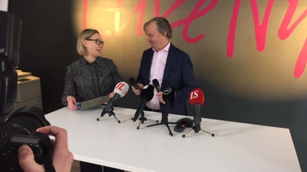 Sinisten kansanedustaja loikkaa Harkimon puolueeseen.