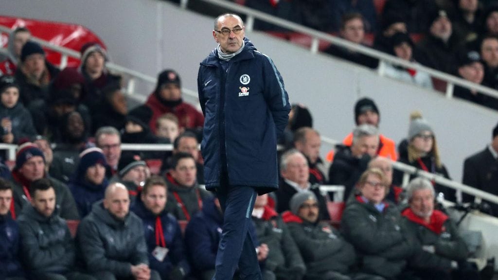 Chelsean päävalmentaja Maurizio Sarri on saanut voimakasta kritiikkiä käytöksestään.