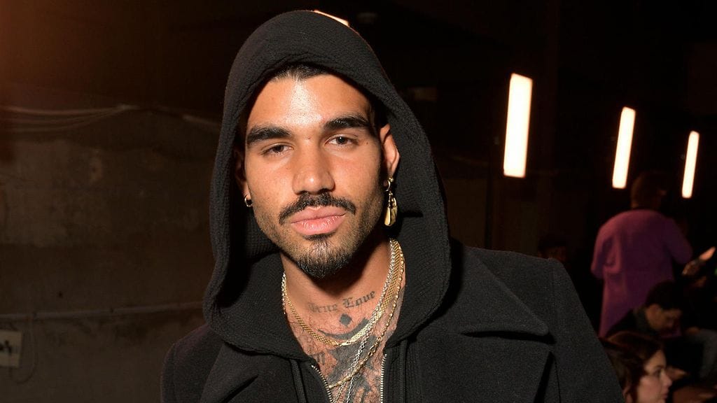 Miles Richie riehui ja uhosi lentokentällä.