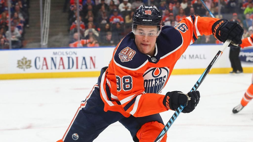 Jesse Puljujärvi on mennyt edestakaista liikettä Edmonton Oilersin kokoonpanon sisällä.