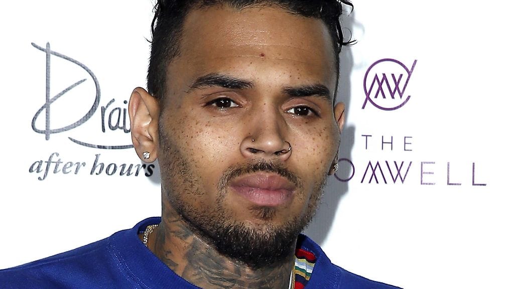 Chris Brown aikoo haastaa häntä raiskauksesta syyttäneen naisen oikeuteen kunnianloukkauksesta.