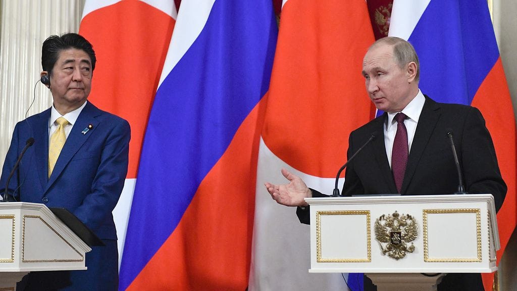 Venäjän presidentti Vladimir Putin ja Japanin pääministeri Shinzo Abe tapasivat tänään Moskovassa.