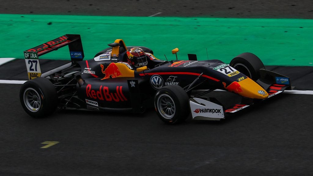 Dan Ticktum Red Bullin ratissa.