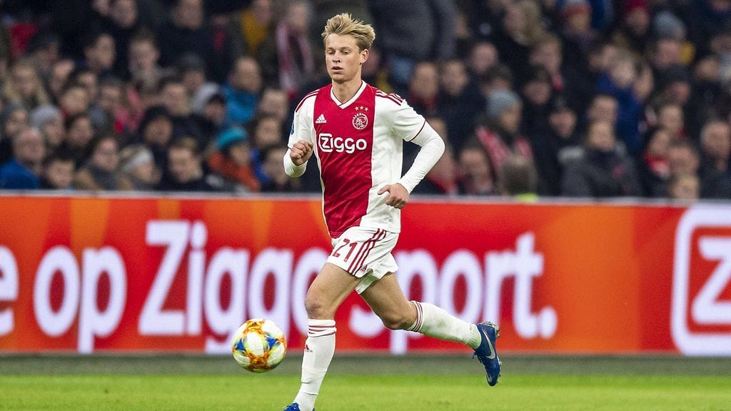 Ajaxin Frenkie de Jong siirtyy Barcelonaan 75 miljoonan euron summalla.