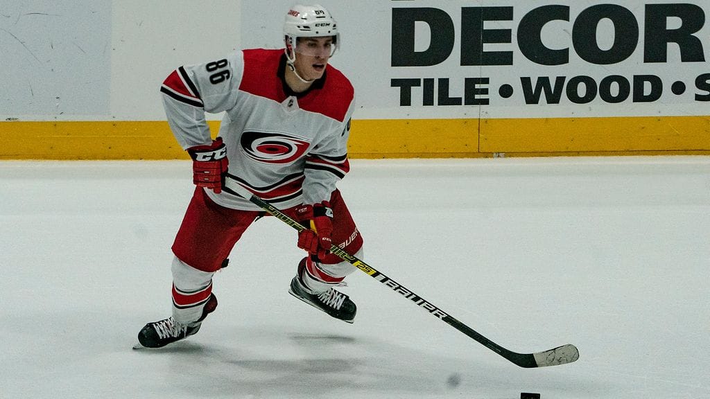 Teuvo Teräväinen naputti Vancouver Canucksia vastaan tehot 1+2.