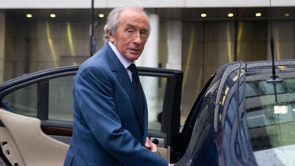 Jackie Stewart ihmettelee henkisen puolen valmentajien puuttumista formula ykkösistä.