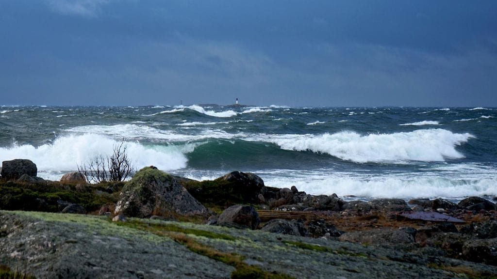 Meri myrskysi Utössä viime talvena.