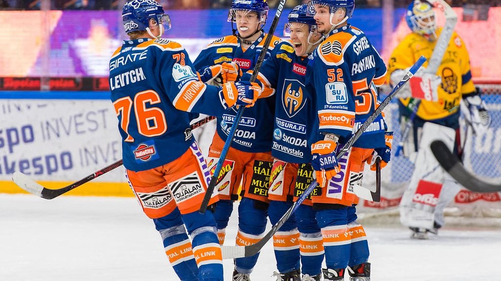 Tappara juhli Lukkoa vastaan.